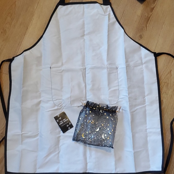 Raven Cycle inspired Owlcrate apron - Picture 5 of 6